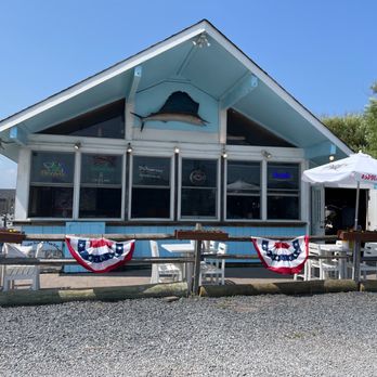 John Scott's Surf Shack - the front of the building - Salad Near Me - Westhampton Beach, New York
