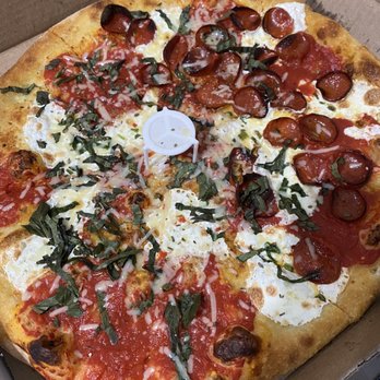 Williamsburg Pizza - Margherita (medium) pepperoni - Pizza Near Me - New York, New York Williamsburg Pizza - Margherita (medium) pepperoni - Pizza Near Me - New York, New York