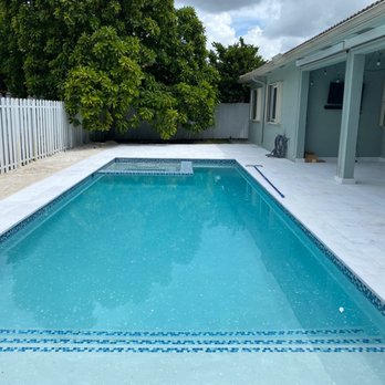 Sublime Garden Services - Before (notice high level of sand on the left.) - Landscaping Near Me - Homestead, Florida