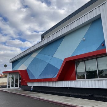 iFly - Outside - Skydiving Near Me - Roseville, California