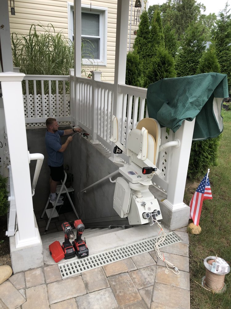 LONG ISLAND STAIRLIFTS 10 Photos 2 Wooded Ct, Lloyd Harbor, New