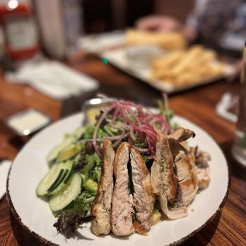Kelsey's - Mixed green salad with chicken - New American Near Me - Temecula, California Kelsey's - Mixed green salad with chicken - New American Near Me - Temecula, California