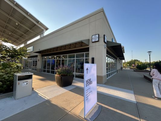 Chicago Premium Outlets by null