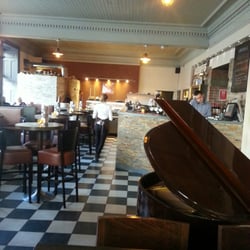 Saporito Wine Bar - Grand piano