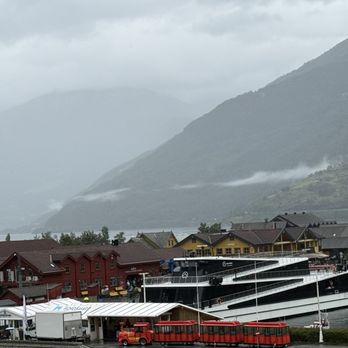 Fretheim Hotel - What it's raining in Norway? - Hotels & Travel Near Me - Aurland, 14