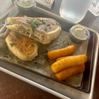 Un Pollo - Chicken Sandwich - Venezuelan Near Me - Doral, Florida