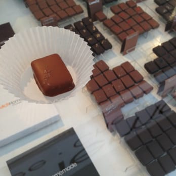 Dutch Homemade - Milk chocolate with caramel and sea salt -- pre-devouring. - Ice Cream & Frozen Yogurt Near Me - Amsterdam, New Hampshire