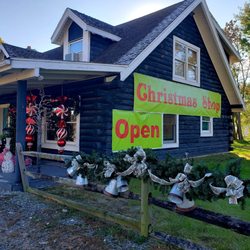 Holly Jolly Christmas Shop - Entrance