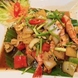 Sweet Basil - Stirred fry jumbo shrimp with black pepper - yum