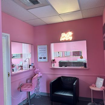 EyeCandy Beauty Studio - The waiting area of the studio - Eyelash Service Near Me - Parkville, Maryland EyeCandy Beauty Studio - The waiting area of the studio - Eyelash Service Near Me - Parkville, Maryland