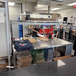 Domino's Pizza - Clean kitchen