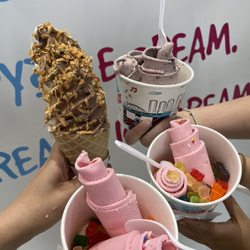 Scoop N Roll Creamery - Ice cream