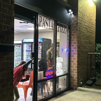 Pizza Rosa - Entrance - Pizza Near Me - Gaithersburg, Maryland