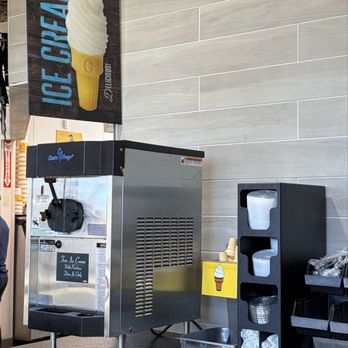 Golden Chick - Free ice cream when you eat inside. - Fast Food Near Me - Tyler, Texas Golden Chick - Free ice cream when you eat inside. - Fast Food Near Me - Tyler, Texas
