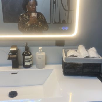 Noire Luxe LA - Immaculately clean restroom with fresh hand towels. - Nail Salons Near Me - Lomita, California Noire Luxe LA - Immaculately clean restroom with fresh hand towels. - Nail Salons Near Me - Lomita, California