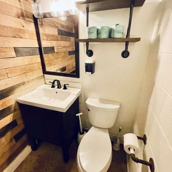 Old Brick Pit Barbeque - Bathroom - Barbeque Near Me - Chamblee, Georgia