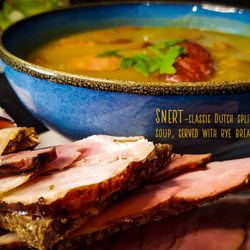 Koffie Academie Sloterdijk - Classic split pea and sausage soup