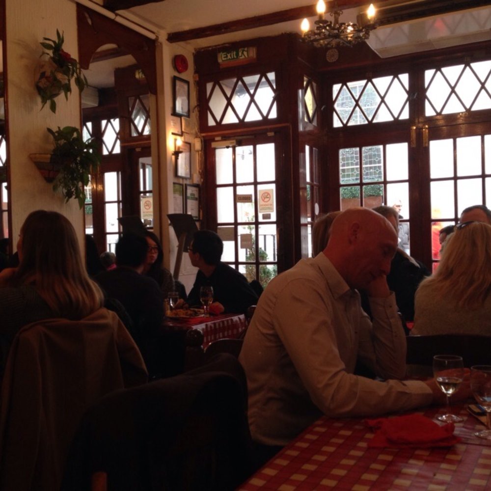 Casa Don Carlos - Cosy atmosphere - Spanish Near Me - Brighton, BNH
