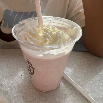 Bruxie - Strawberry shake - Breakfast & Brunch Near Me - Brea, California Bruxie - Strawberry shake - Breakfast & Brunch Near Me - Brea, California
