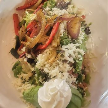 Caló Kitchen + Tequila - Fajita and Avocado Salad - Cocktail Bars Near Me - Costa Mesa, California