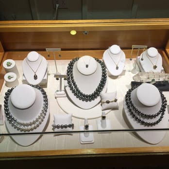 Halelea Gallery - Pearls - Art Galleries Near Me - Hanalei, Hawaii