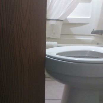 La Quinta by Wyndham Paducah - The bathroom! Door hits the commode - Hotels Near Me - Paducah, Kentucky La Quinta by Wyndham Paducah - The bathroom! Door hits the commode - Hotels Near Me - Paducah, Kentucky