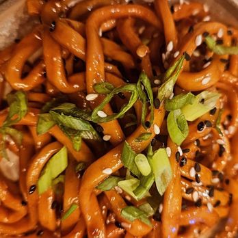 Palette 22 - CHILLED CHILI UDON NOODLES spicy soy-chili sauce, scallions, sesame seeds - Bars Near Me - Arlington, Virginia