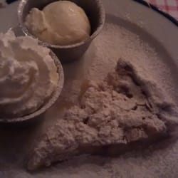 Restaurant Pro Deo - Warmed apple pie with ice cream and whipped cream