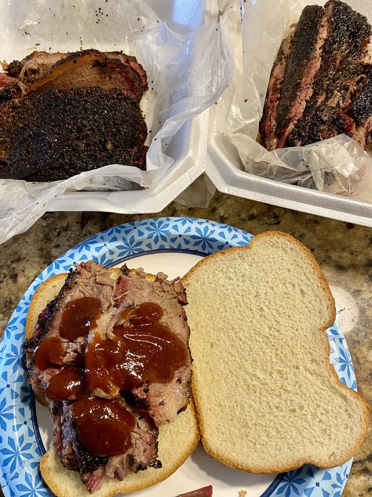 Wade’s Barbecue Logo