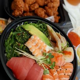 Fried chicken and Chirashi bowl Fried chicken and Chirashi bowl