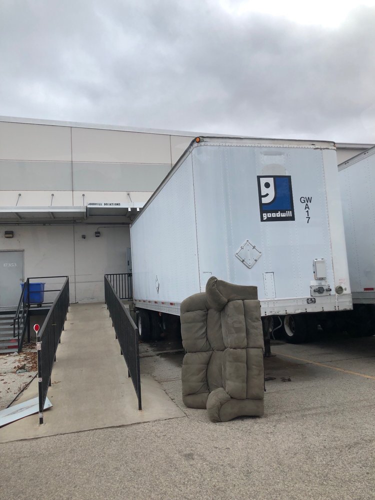 GOODWILL 29 Photos & 18 Reviews 17355 Edison Ave, Chesterfield, MO