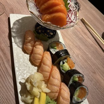 Otani - Salmon Deluxe Combo - Sushi Bars Near Me - New York, New York Otani - Salmon Deluxe Combo - Sushi Bars Near Me - New York, New York