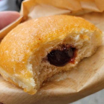 SammyS Berliner Donuts - Plum Berliner, inside - Donuts Near Me - Berlin, BE