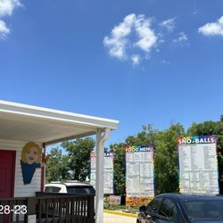 Brooke's Sno-World - In drive thru
