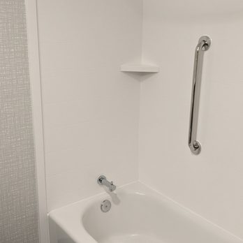 Hampton Inn Suites Cincinnati West - Shower/Tub - Hotels Near Me - Cincinnati, Ohio Hampton Inn Suites Cincinnati West - Shower/Tub - Hotels Near Me - Cincinnati, Ohio