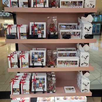 Läderach - Packaged Chocolates - Chocolatiers & Shops Near Me - Bellevue, Washington Läderach - Packaged Chocolates - Chocolatiers & Shops Near Me - Bellevue, Washington