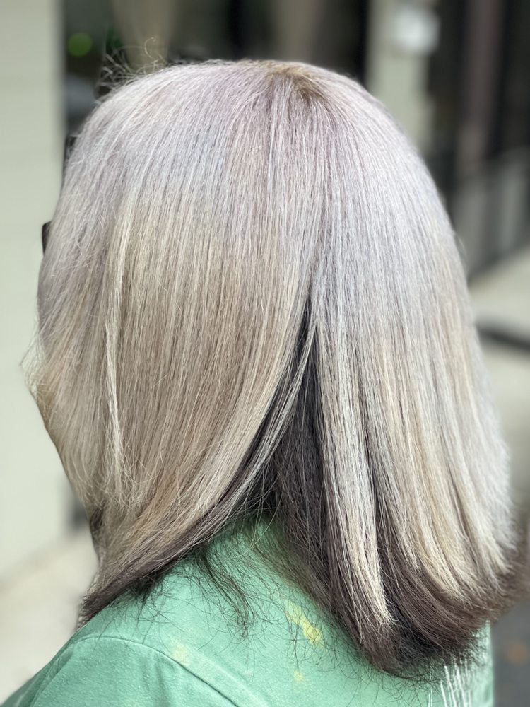 Robin’s Hair Designs Logo