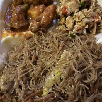 Pinoy1968 - The pancit is bomb... pork kaldereta on the left and sisig on the right - Buffets Near Me - Henderson, Nevada