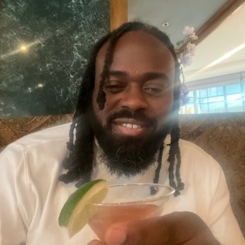 Bobby Van's Grill - Me and my drink - American Near Me - Washington, DC, District of Columbia
