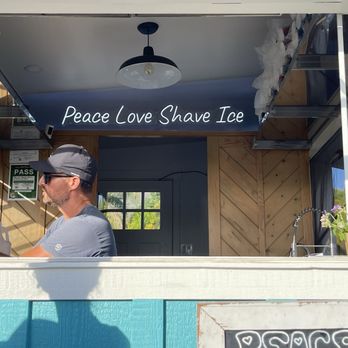 Peace Love Shave Ice - Watching him make our shave ice - Shaved Ice Near Me - Lahaina, Hawaii