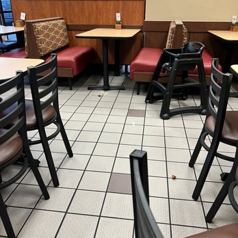 Chick-fil-A - Dirty floors - Fast Food Near Me - Houston, Texas