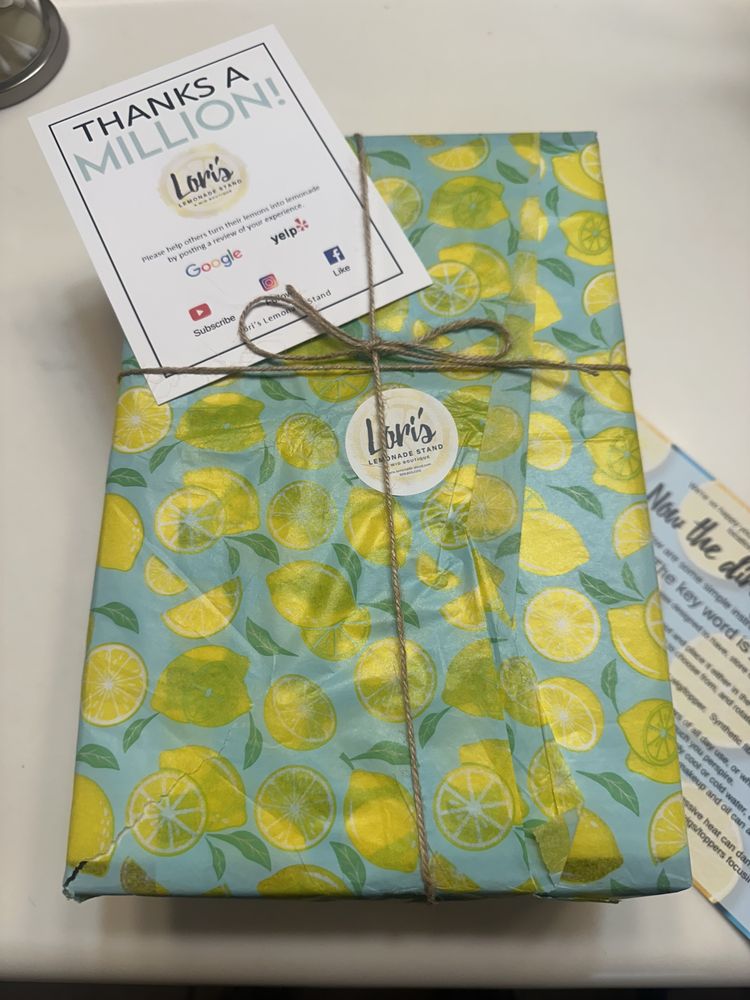 Lori's Lemonade Stand Logo