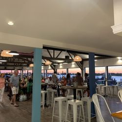 Point Lookout Clam Bar - Indoor dining