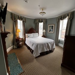 The Cliff House at Pikes Peak - F.W. Woolworth Celebrity Suite