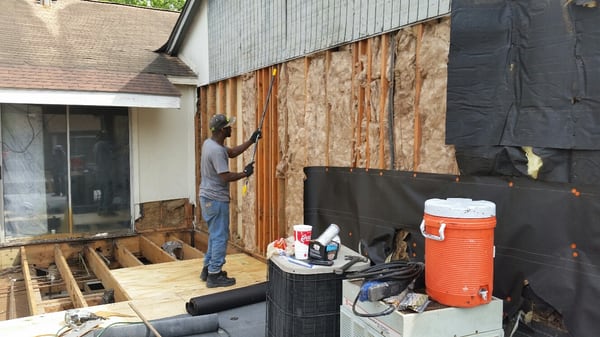 AAC Roofing & CS Logo