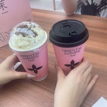 Molly Tea - Snowy jasmine and the peach oolong floral tea - Bubble Tea Near Me - Cupertino, California