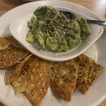 True Food Kitchen - Edamame guacamole - New American Near Me - Edison, New Jersey