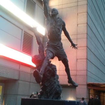 United Center - Stadiums & Arenas Near Me - Chicago, Illinois
