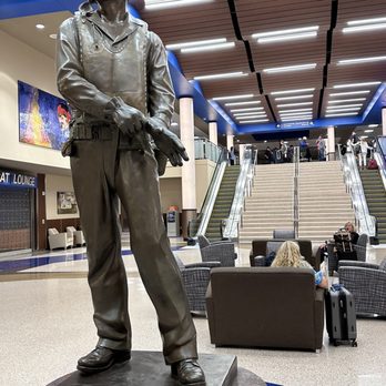 Sioux Falls Regional Airport - FSD - Sioux Falls SD. Airport at 4:30am. - Airports Near Me - Sioux Falls, South Dakota Sioux Falls Regional Airport - FSD - Sioux Falls SD. Airport at 4:30am. - Airports Near Me - Sioux Falls, South Dakota