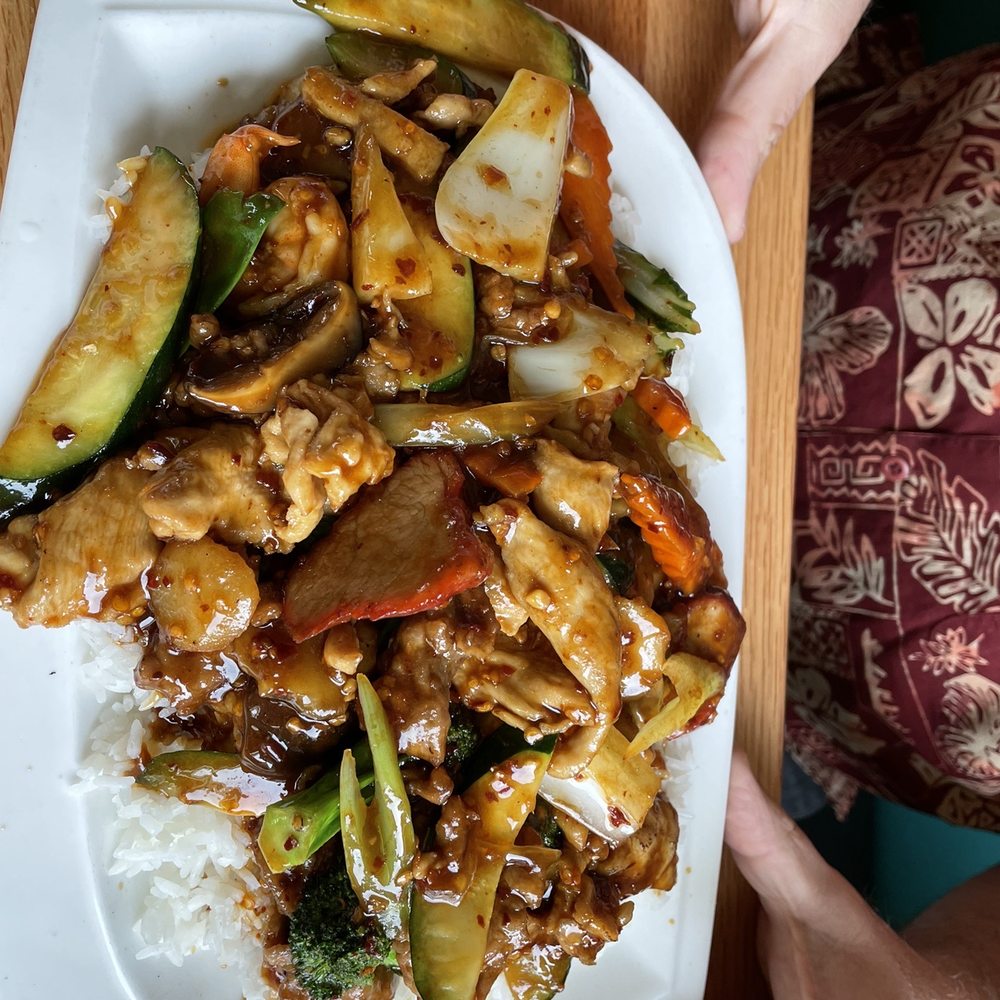 Lee's Wok - Deluxe lunch special - Chinese Near Me - Newport, Oregon Lee's Wok - Deluxe lunch special - Chinese Near Me - Newport, Oregon